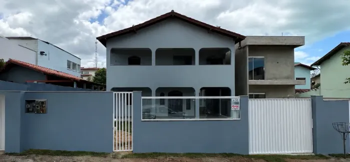 Aluga-se 2 Casas Mobiliadas | 5 Quartos | 4 Banheiros | Garagem para 5+ Carros | Putiri