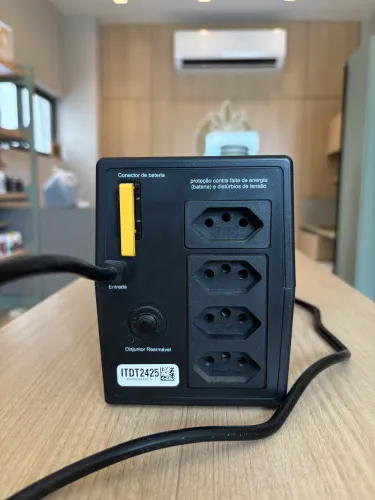NOBREAK APC BACK-UPS 600VA (220V/220V)