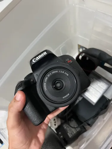  Câmera Cânon T7i com lente 24mm e 50mm 