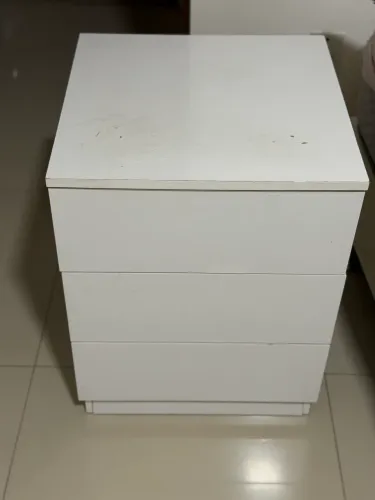 Mesa de cabeceira 3 gavetas