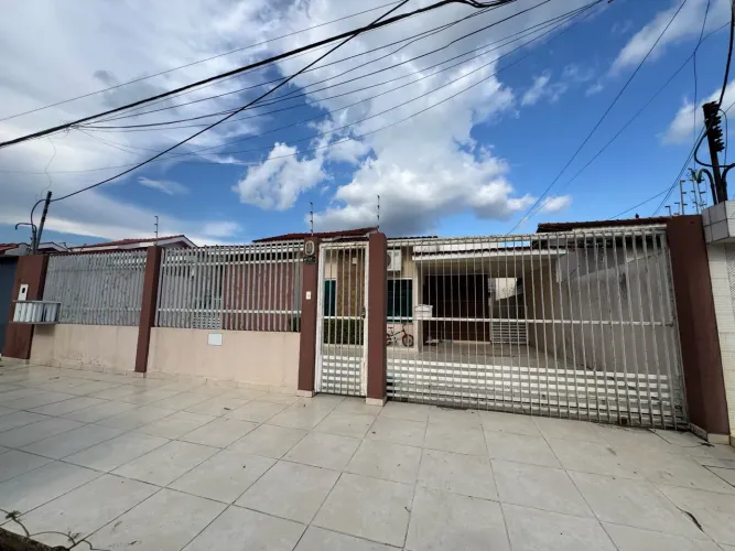 CASA À VENDA NO CONJUNTO VERSALLES - R$ 550.000,00