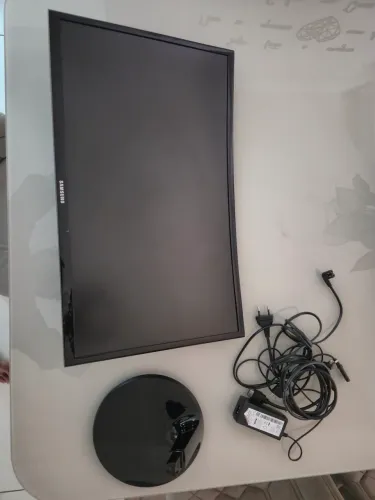 Monitor Curvo 24" Full Hd Freesync C24f390fh Samsung Cor Preto