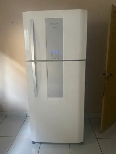 Estamos vendendo geladeira fost free urgente 