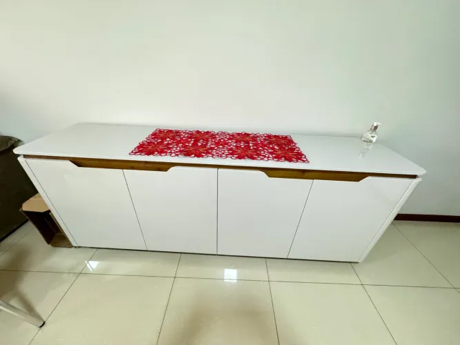 Buffet impecável Laqueado faz conjunto mesa se quiser