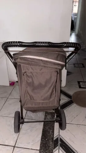Carinho de bebê (ótimo estado)