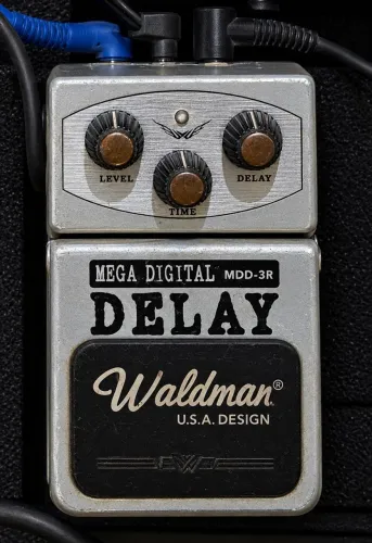 VENDO DOIS PEDAIS DE GUITARRA ! 