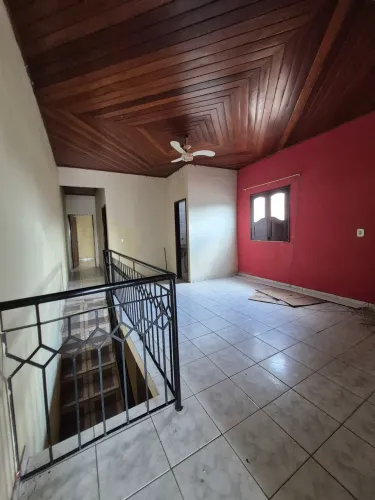 Alugo casa de com 4/4 na cidade nova 7