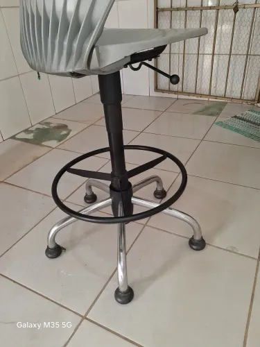 Banqueta para balcão com Regulagem. PASSO CARTÃO!