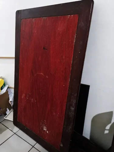 Mesa de jantar de madeira