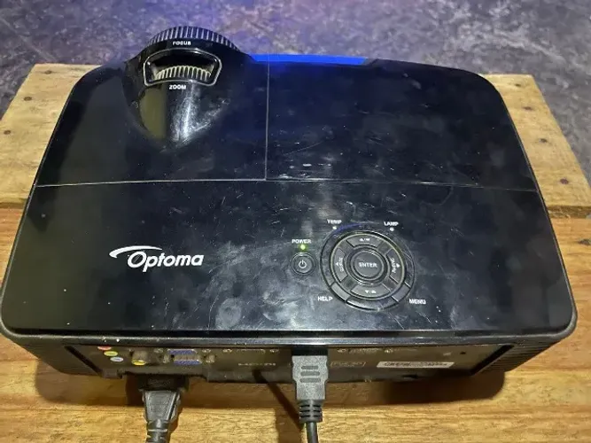 Projetor optoma DAEXNZGU + TELA RETRATIL 100 POLEGADAS | OL-001-046