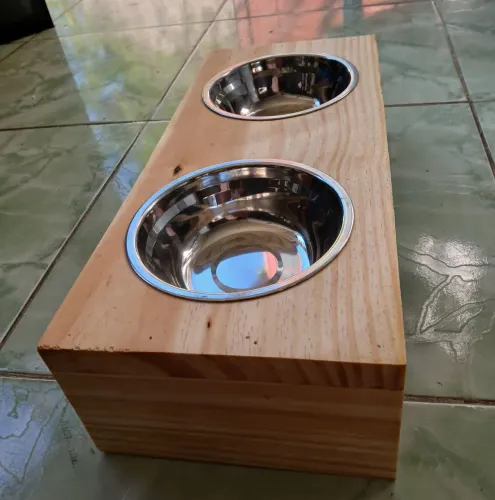 Comedouro pra cães e gatos 