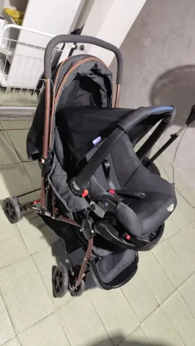 Carrinho de bebê e bebê conforto (marca: COSCO Reverse)
