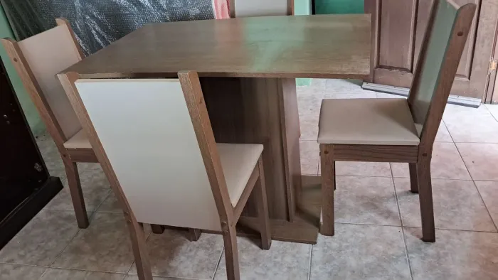 Mesa 4 cadeiras