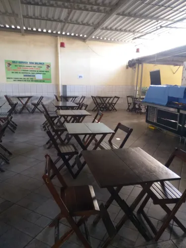 Precisa de atendente para restaurante em Venda Nova
