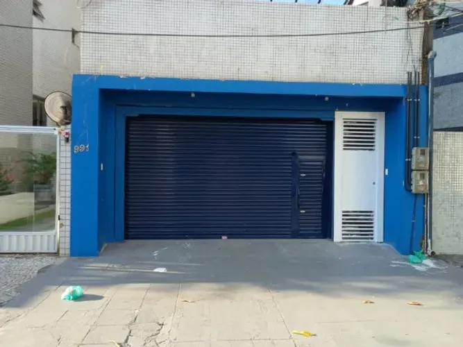 Alugo Imóvel Comercial, com 338 m2, 07 cômodos, na R. Antônio Barreto, Umarizal.
