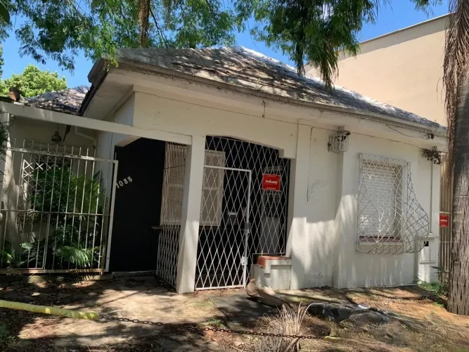 Casa comercial junto a Marques do Pombal