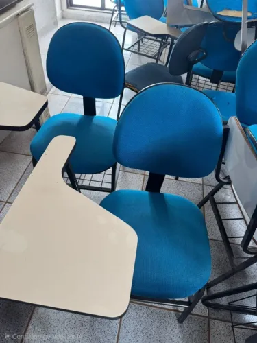 Cadeiras universitárias com braço 