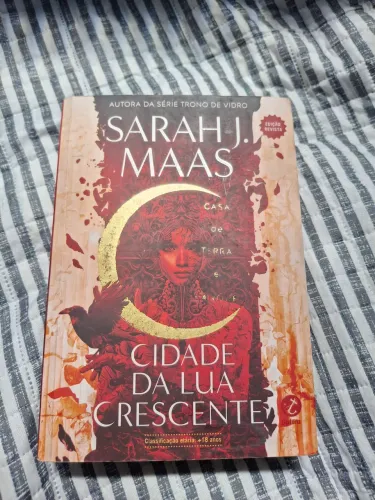 Cidade da lua crescente - Livro. Em ótimo estado de conservação, título um pouco apagado