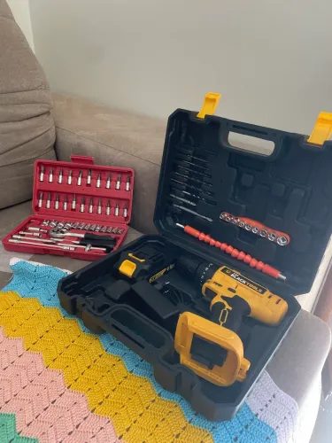 Vendo kit de ferramentas + parafusadeira sem fio