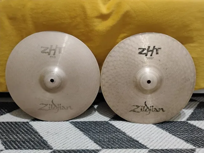 Hi Hat Zildjian ZHT 14". Liga B12
