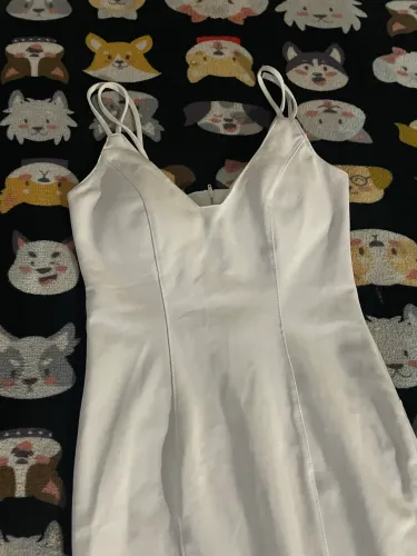 Vestido Midi Branco Justo Lara Diva - Alça Dupla e Fenda 