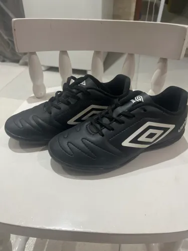 Chuteira de Futebol Society da Umbro Preta