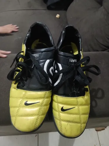 Chuteira Nike total 90 pouca usada
