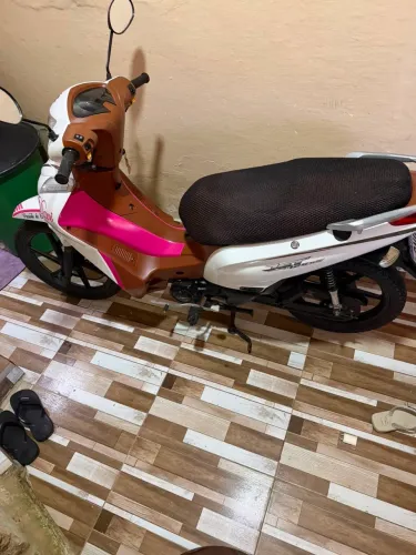 Vendo essa moto muito nova