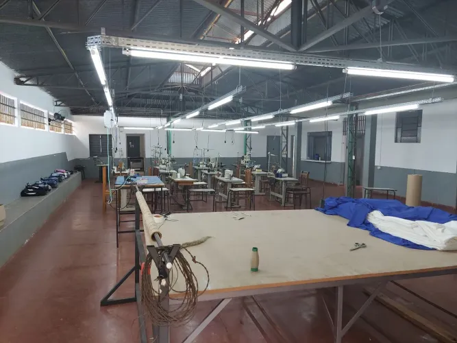 **OPORTUNIDADE ** Fabrica de confecções Jeans completa.