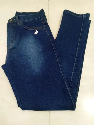 Calça jeans masculina azul escuro, nova, número 42, com elastano