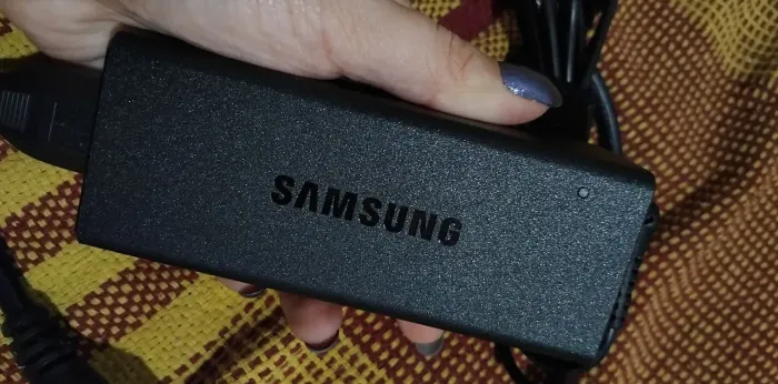 Fonte carregador para notebook Samsung-Leia a descrição 