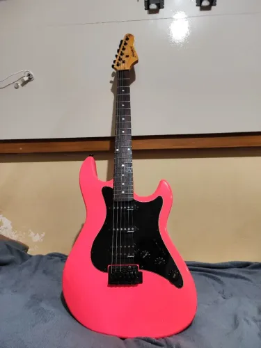 Guitarra stratocaster Stringberg rosa 