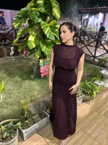 Vestido bordô