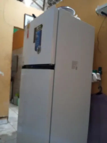 Geladeira com defeito só resfriando marca midela seminova um ano e dois meses quero vender