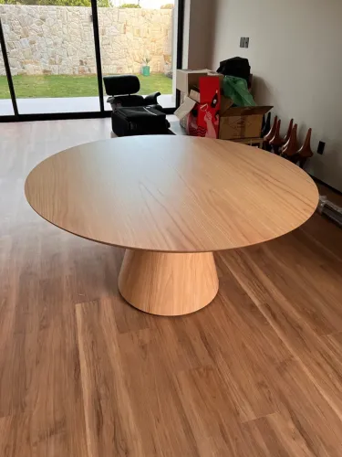 Mesa de Jantar Redonda 1,5 m em lâmina Cinamomo