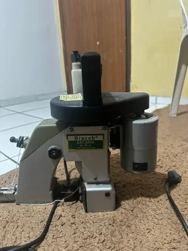 Vendo máquina de costurar saco