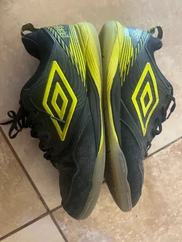 Chuteira de futsal, Umbro pro 5, tamanho 43
