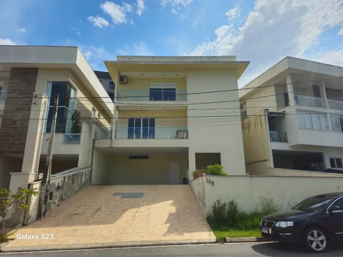 Casa para locação localizada no condomínio Real Park em Arujá-SP!