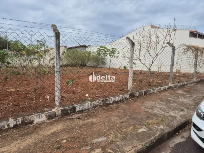 Terreno disponível para locação no bairro Planalto em Uberlândia-MG