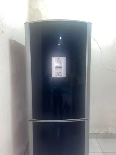 Geladeira Preta envelopada