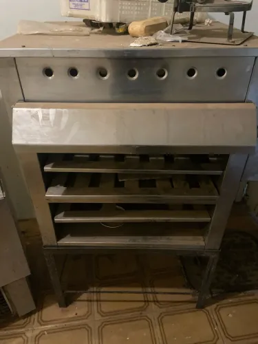 Forno para pães e pizza.