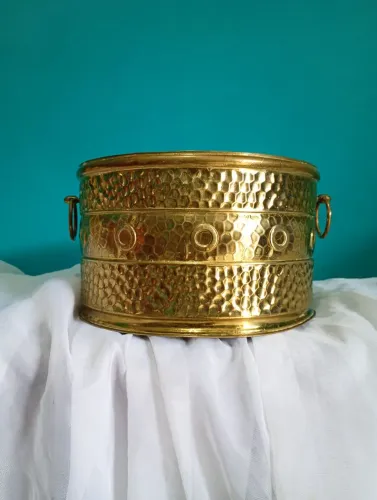 Cachepô / vaso Antigo em Latão Martelado com Alças - 5 litros <br><br>