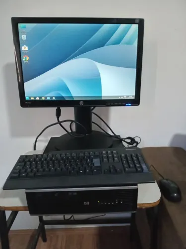 Vendo um computador HP completo memoria ram de 4 gigas e AMD prenome ii x3 2.80 GHz  