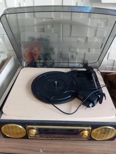 Vitrola mais 20 discos vinil