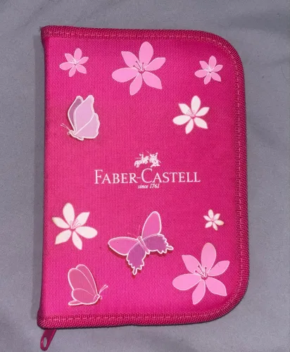 Estojo de Nylon Faber-Castell Borboleta Rosa - NOVO, apenas retirado da embalagem.