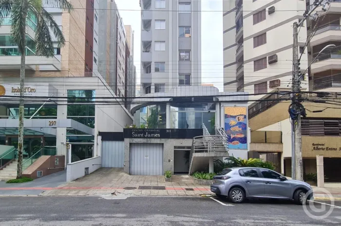 Sala comercial mobiliada no Centro de Florianópolis