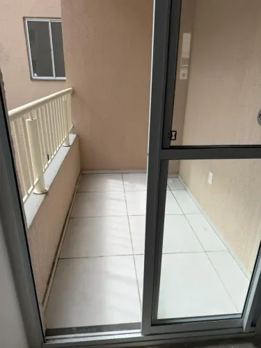 APARTAMENTO COM VARANDA NO CONDOMINIO RECANTO DOS SABIÁS