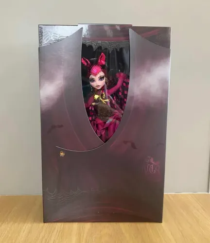 Monster High Draculaura. Monster Creative Troupe. Lacrada.
