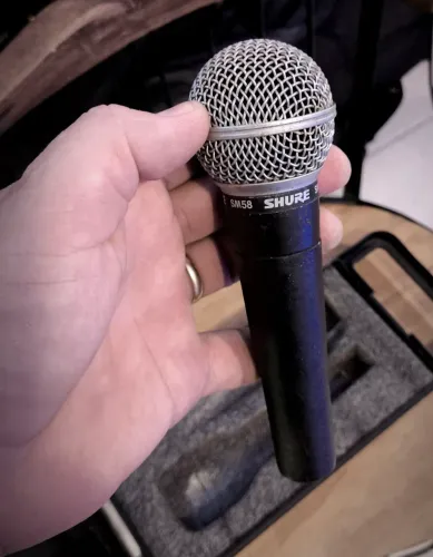 Microfone Shure SM58 e AKG D60S