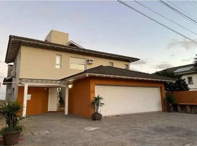 Casa com 4 quartos para Alugar em Florianópolis, Varanda Gourmet, Piscina e 4 vagas - Lot.